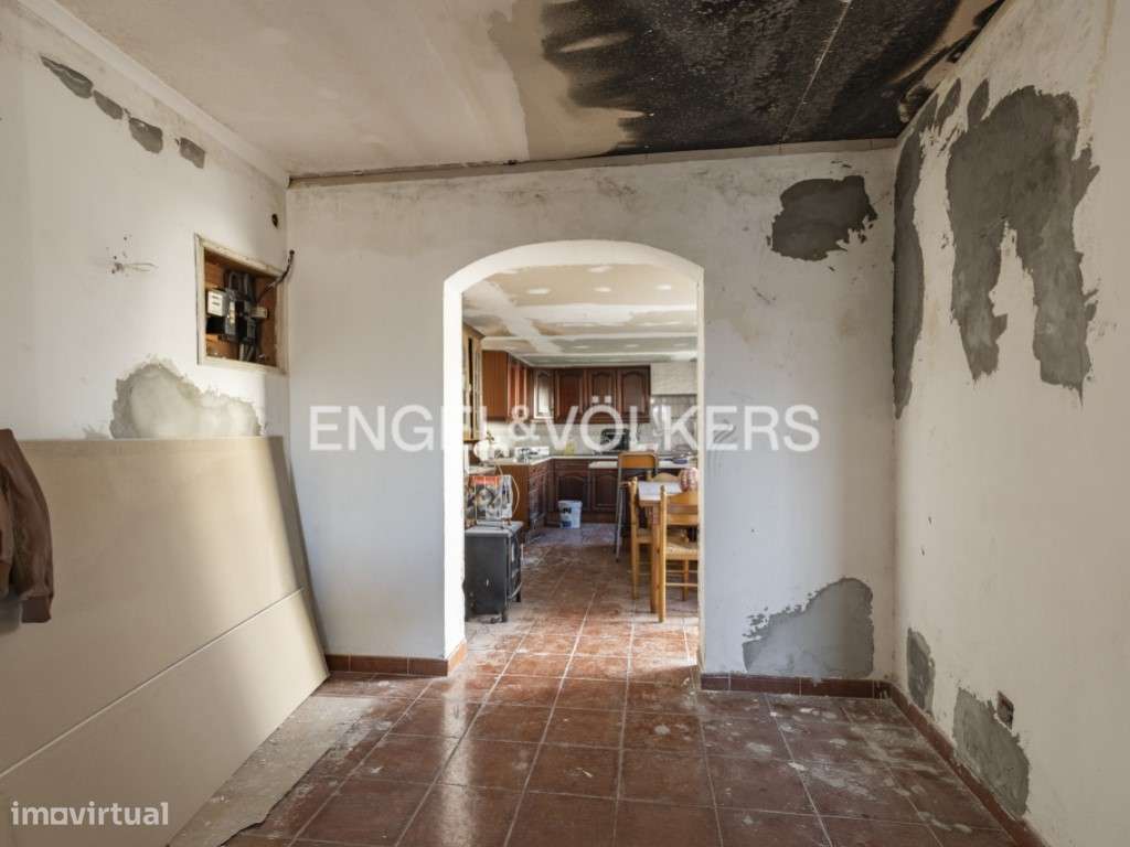 Moradia T3 com Potencial de Valorização em Campolide - Grande imagem: 4/33