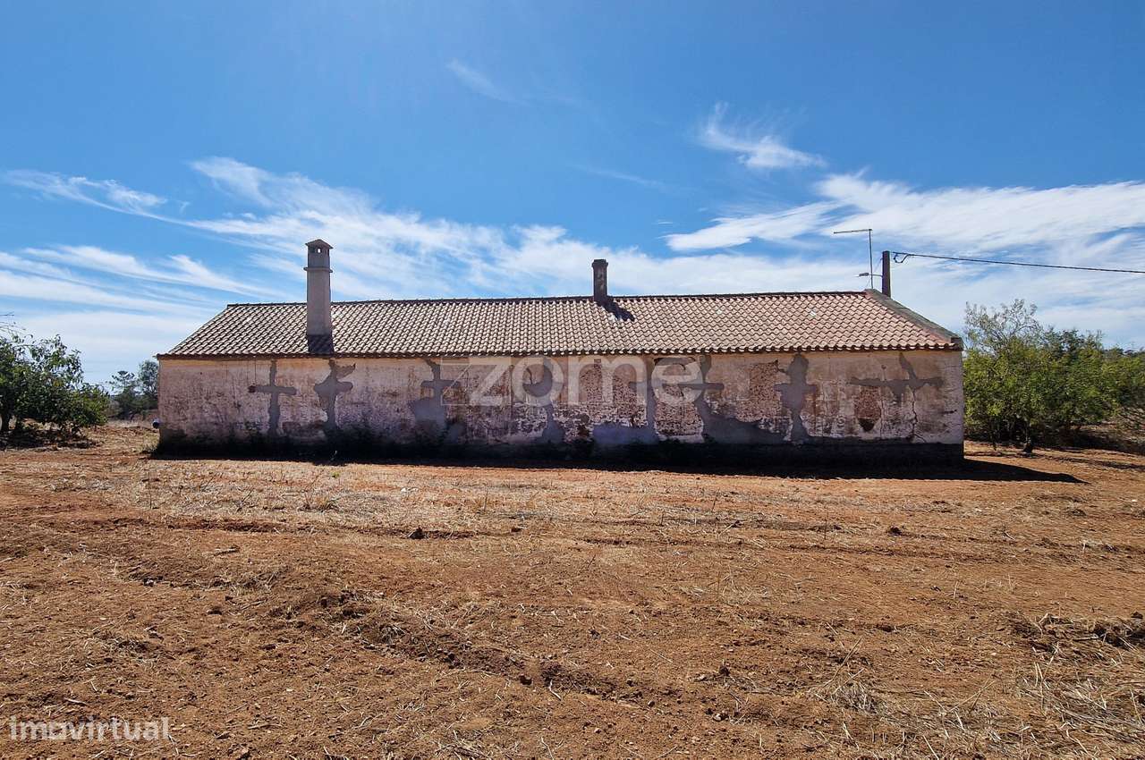 Moradia Em Ruina Com Terreno De 170 000M2 Em Odemira
