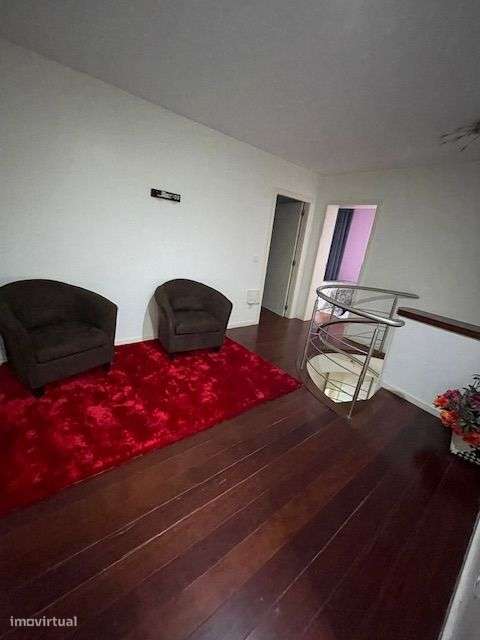 Apartamento T4 Duplex c/ garagem fechada p/ 2 carros.-12