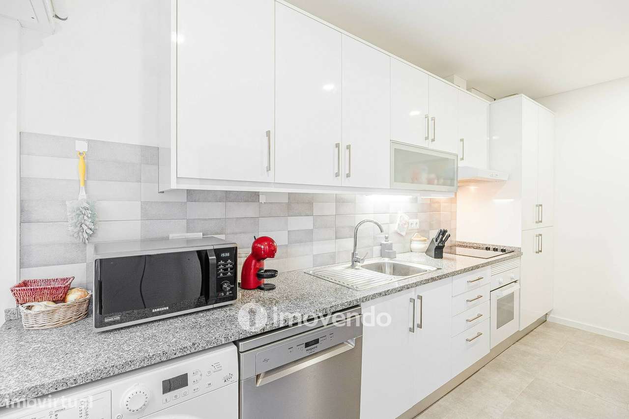 Apartamento T2, com áreas amplas e varanda, na Póvoa de Santa Iria-11