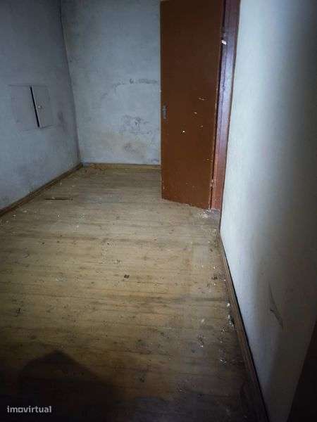 Casa para restaurar - Grande imagem: 4/9