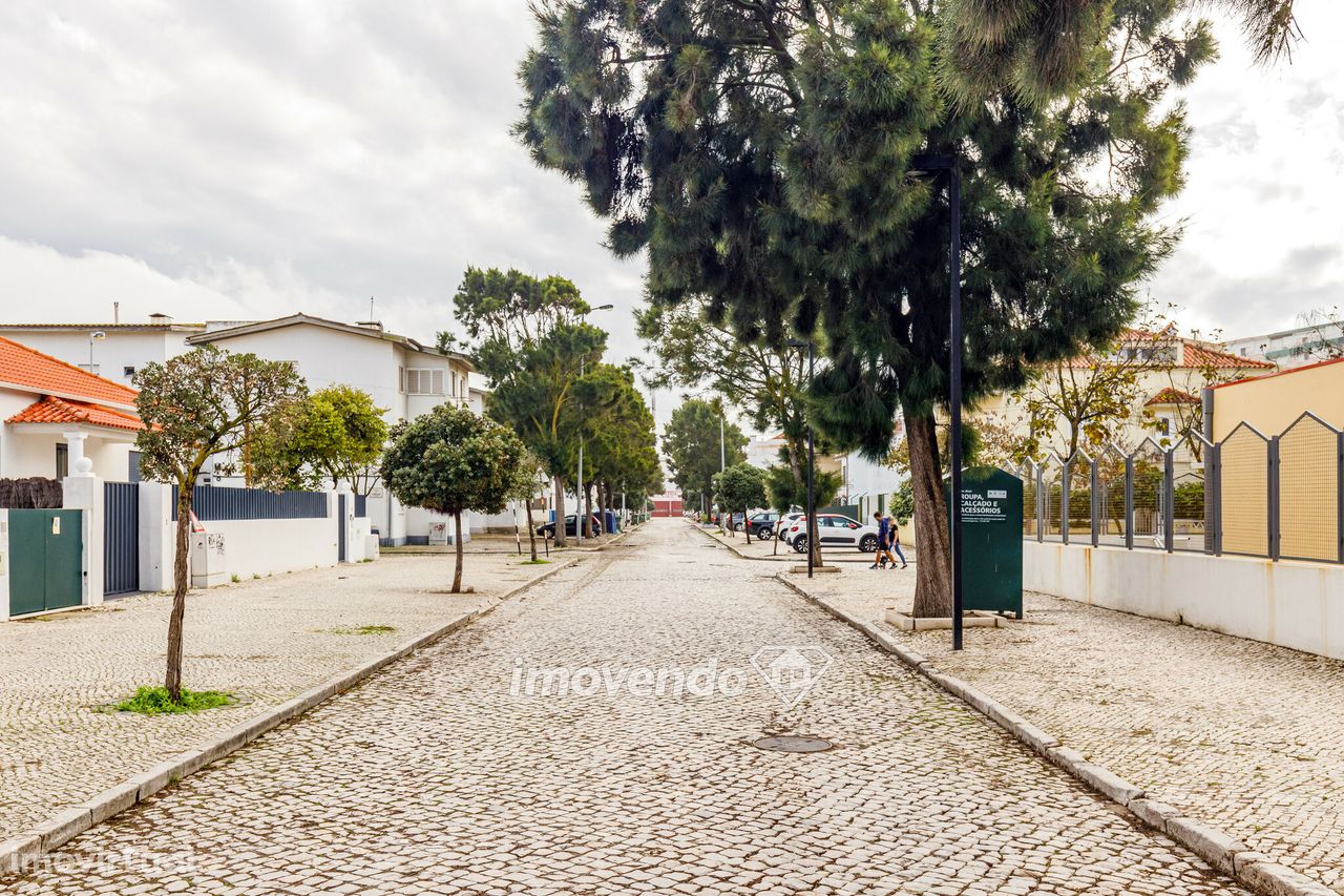 Apartamento T4 pronto a ocupar, junto à praia, na Costa da Caparica