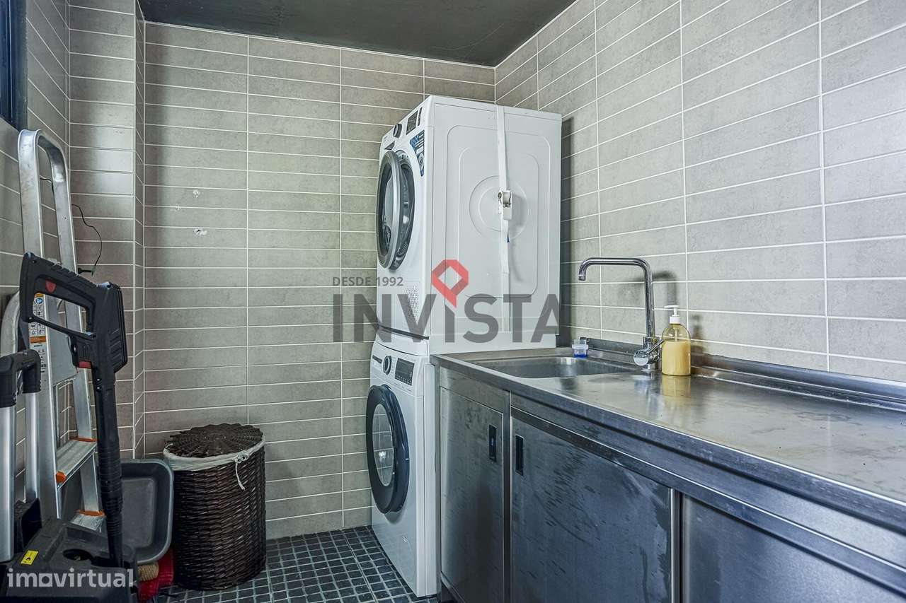 Moradia no Centro de Alverca com piscina-13