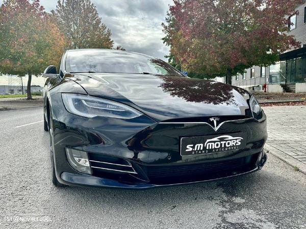 Tesla Model S 90D - 12