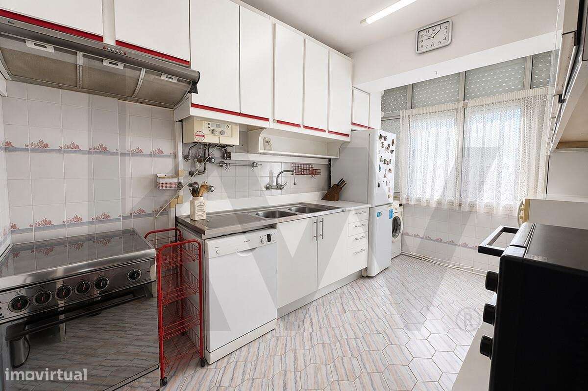 Apartamento T2 Centro Damaia de Cima-18
