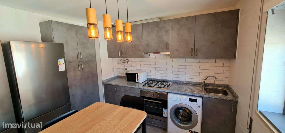 Quarto - localizado em São Martinho de Bispo Coimbra - Grande imagem: 2/17