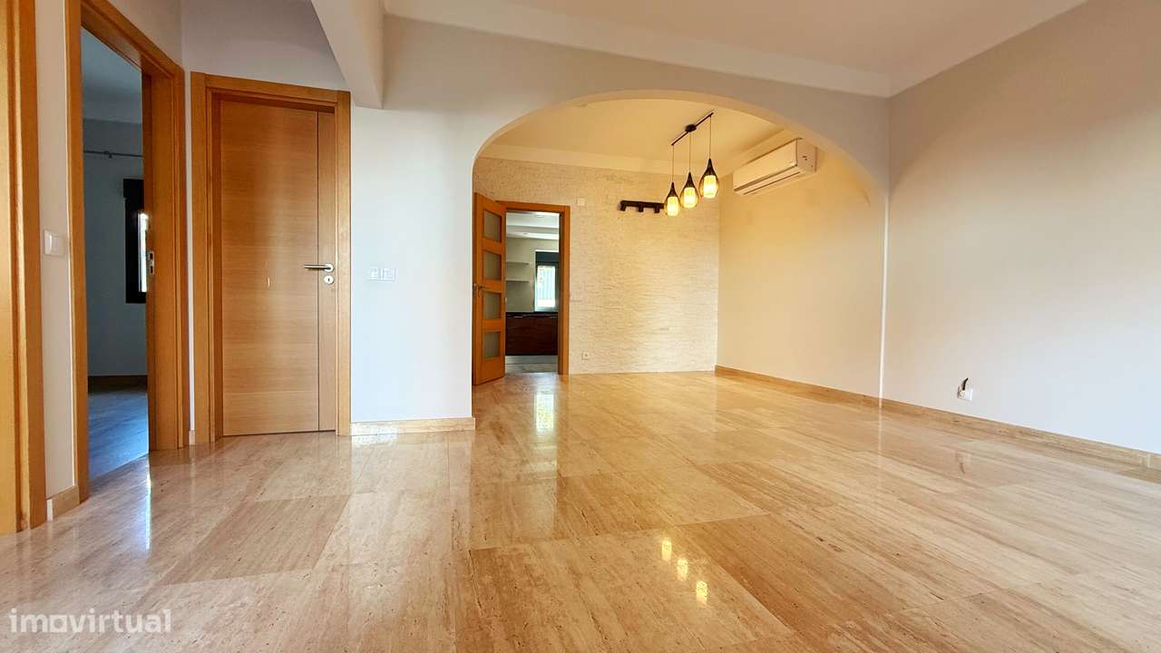 Moradia IsoladaT1+1 Totalmente Remodelada -Charneca da Caparica-19