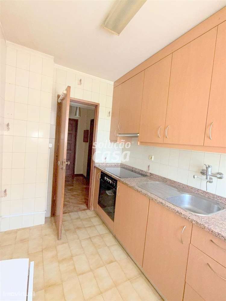 Apartamento T1+1 em Coimbrões!-8