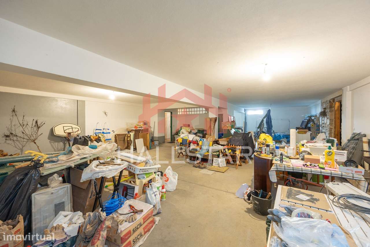 Moradia T3 Isolada / Aquecimento Central / Torre-23