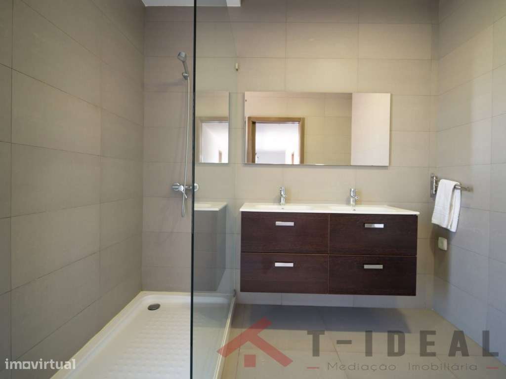 Moradia T4 Moderna Vista Mar-56