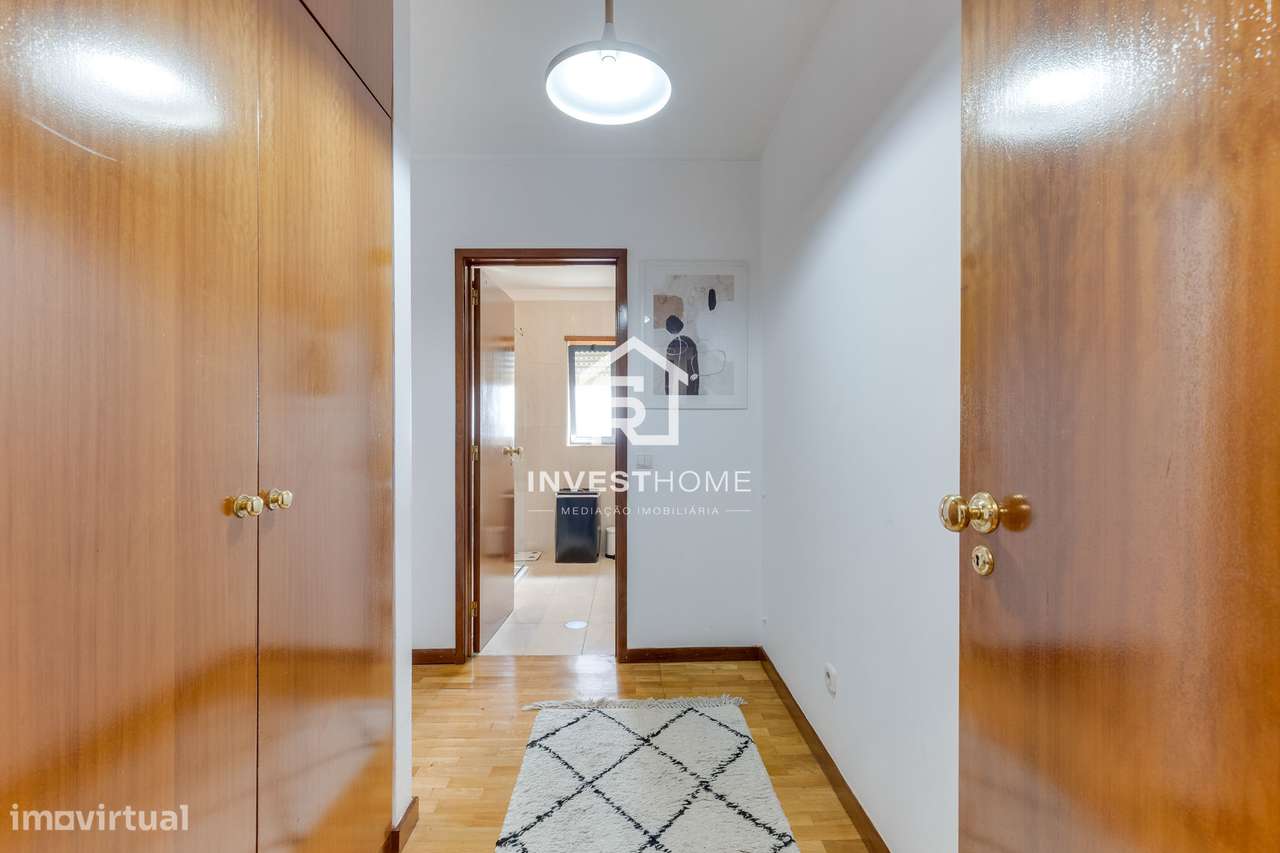 Apartamento T2 | Boas áreas | Varanda | 2 Lugares Garagem-23