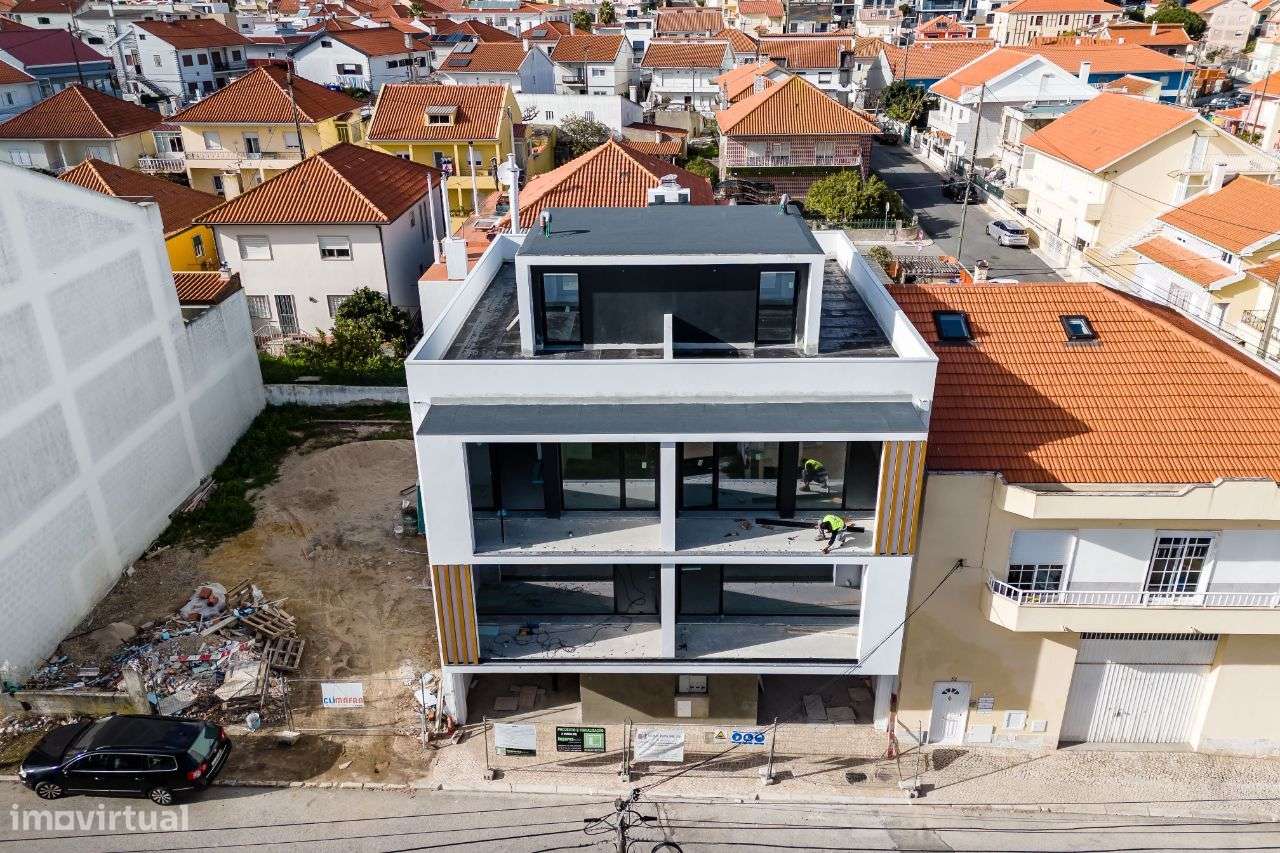 Moradia T3 Famões | Nova | Garagem | Terraço - Grande imagem: 2/21