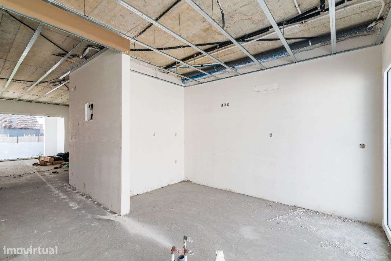 Moradia T3 Famões | Nova | Garagem | Terraço-14