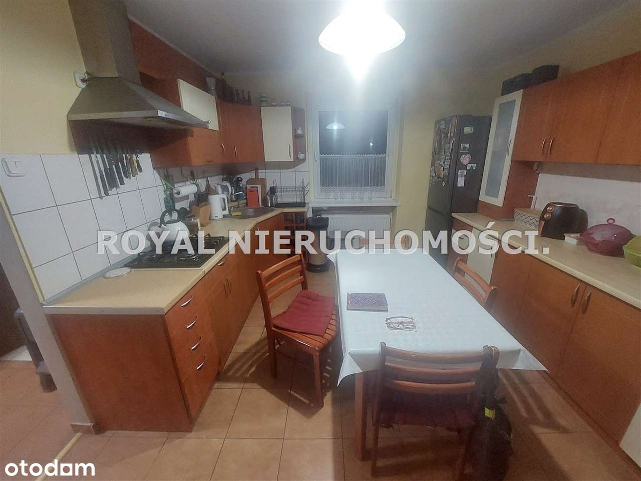 Spokojna okolica, miejsca parkingowe.-9