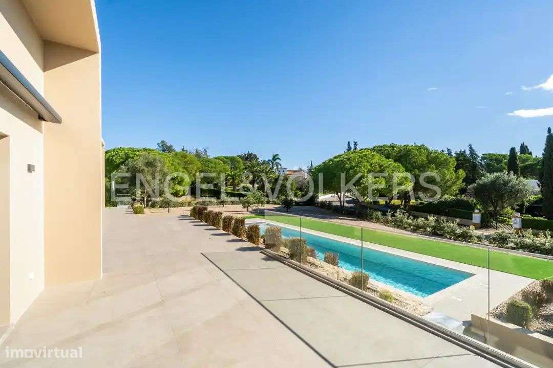 Moradia V4 Exclusiva perto do Carvoeiro-7