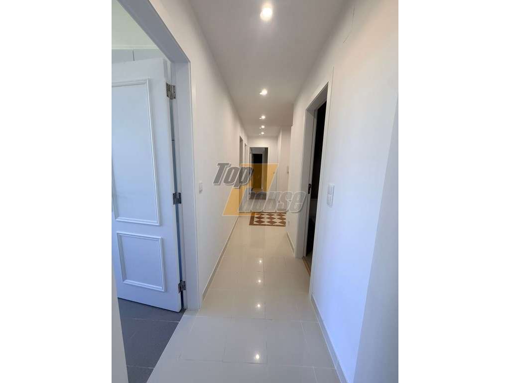 Apartamento T3 com arrecadação - Parque da Paz-9