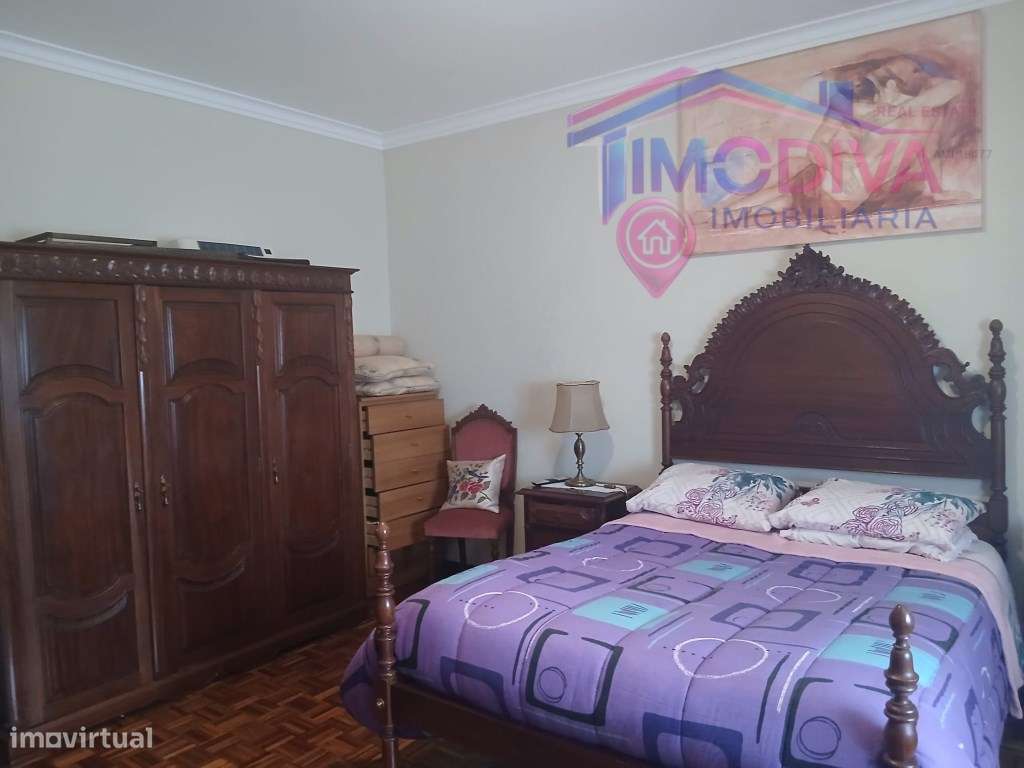 Moradia térrea T4, com churrasqueira e jardim em Arega-27