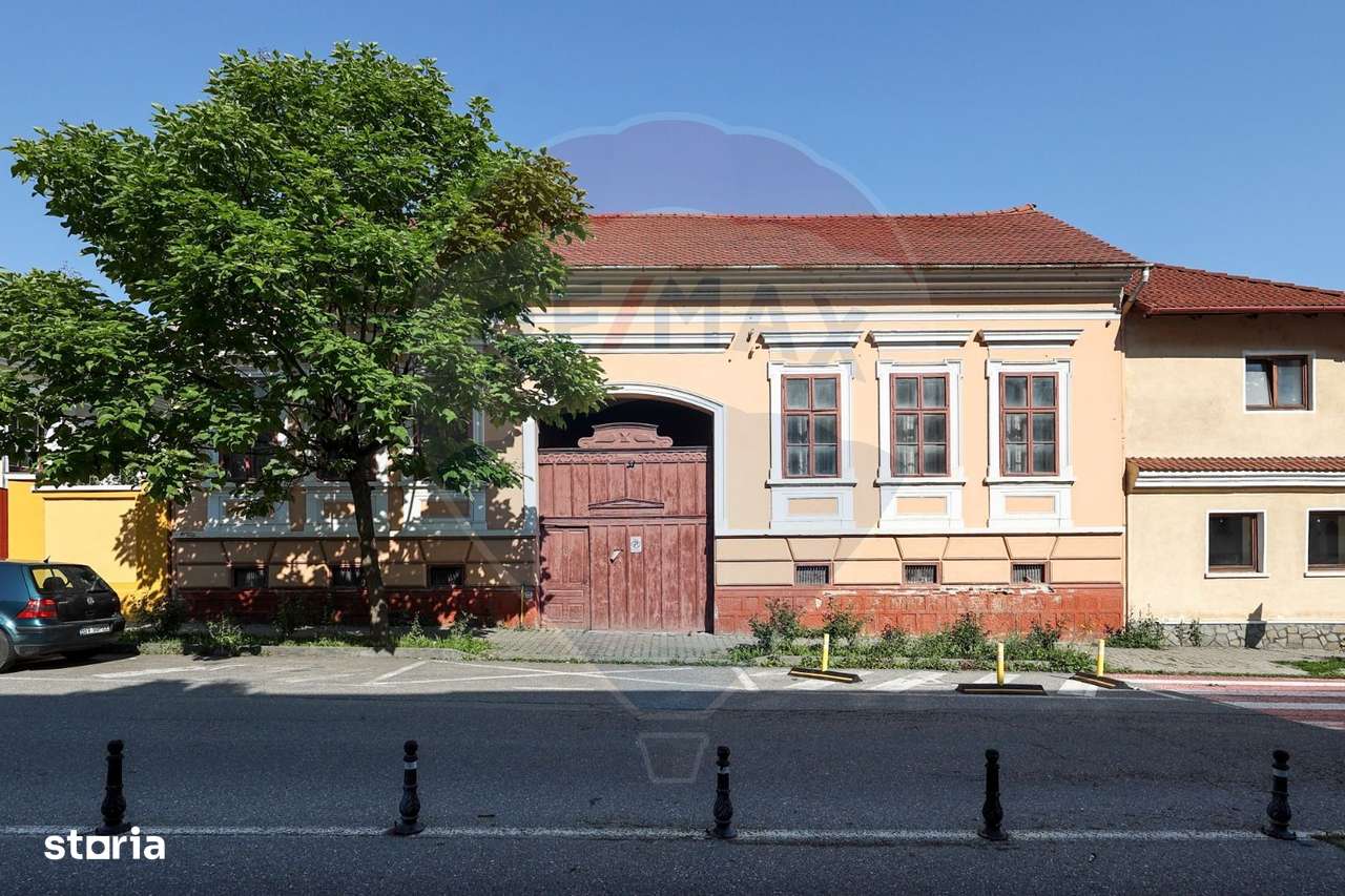 Casă / Vilă cu 10 camere de vânzare în zona Ultracentrală Râșnov-5