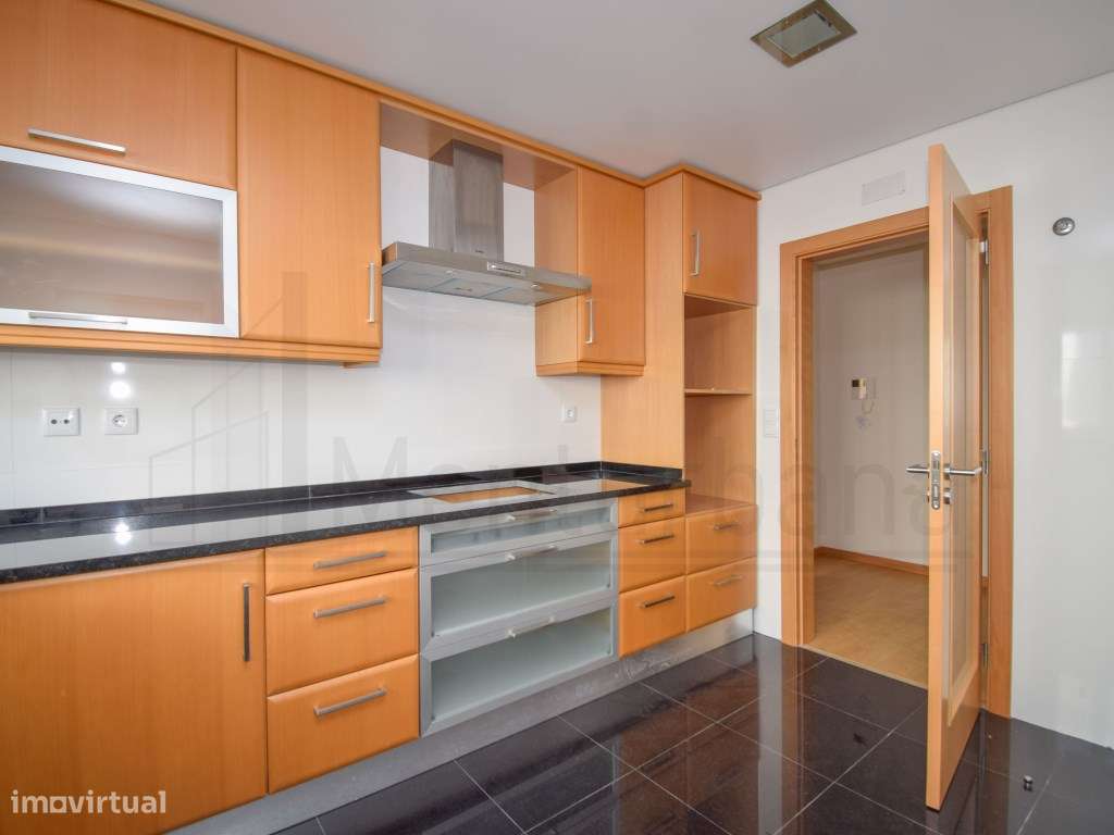 FANTÁSTICO T3 COM TERRAÇO E VISTA DESLUMBRANTE NA PAREDE - CASCAIS-17