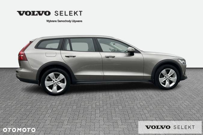 Volvo V60 Cross Country - 7