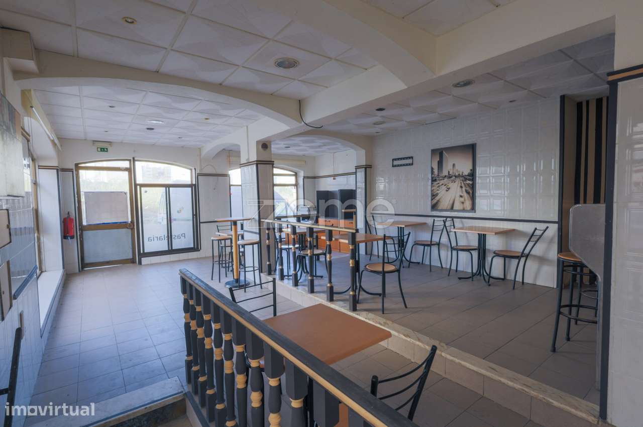 Loja de 175m2 com saída de fumos no Cacém. - Grande imagem: 2/20