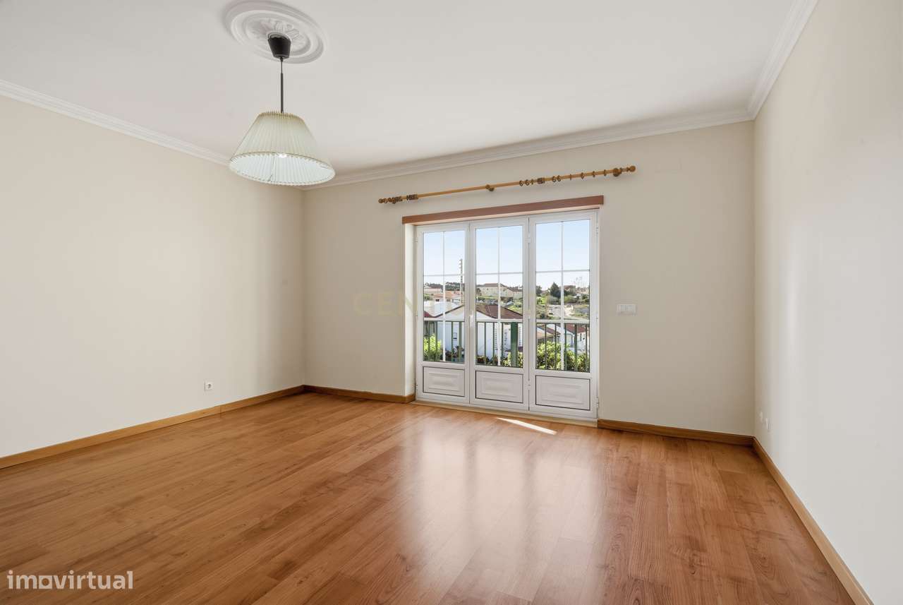 Moradia T5 com Garagem e Piscina em Miragaia, Lourinhã-14