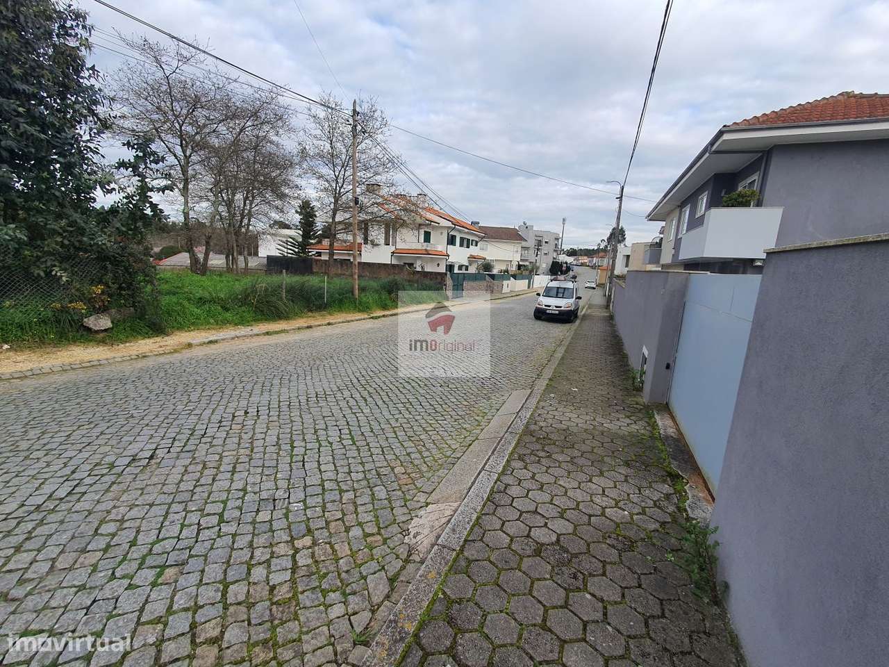 Lote com 600 m2 para moradia 4 frentes, a 6 min. da praia-14