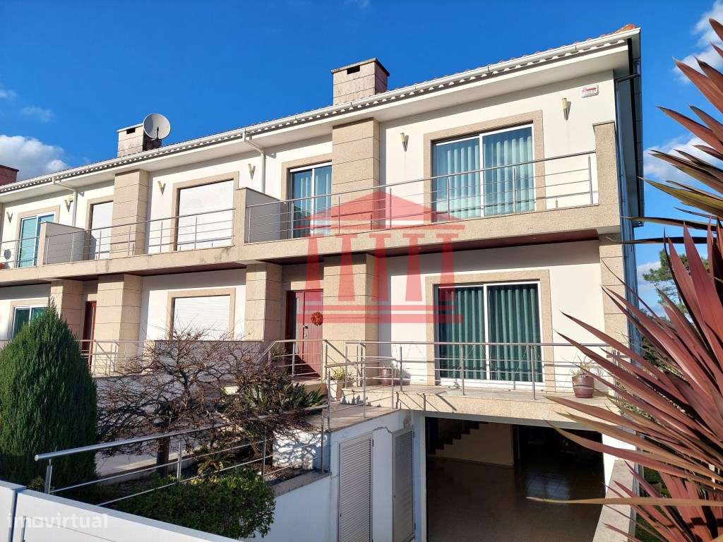 MORADIA V4 SEMI-NOVA - Grande imagem: 4/27