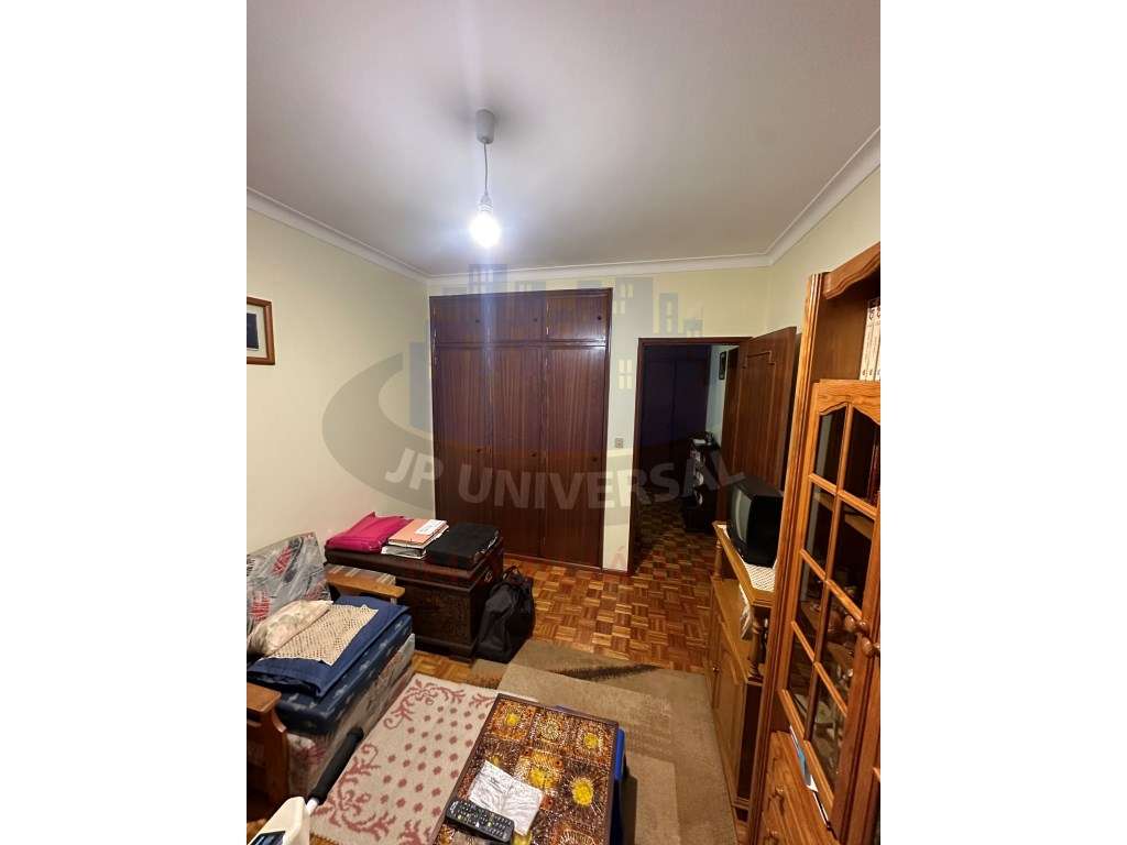 Vende-se Apartamento T3 junto à Avenida Marquês de Pombal-16