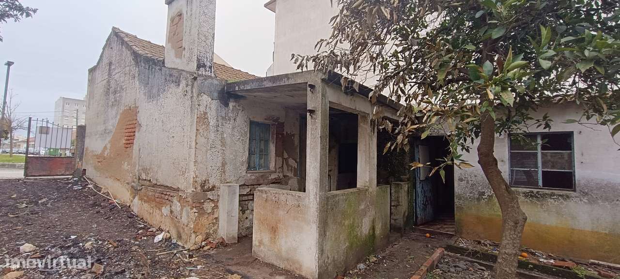 Moradia térrea T2 - centro da cidade!-5