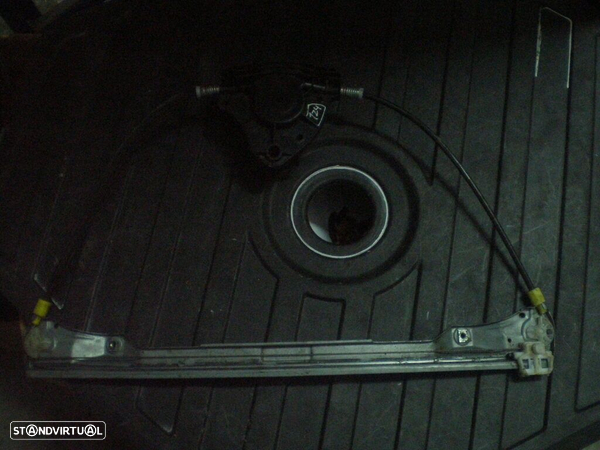 Elevador Sem Motor 8200209885 RENAULT CLIO 2 2003 5P FE - 2