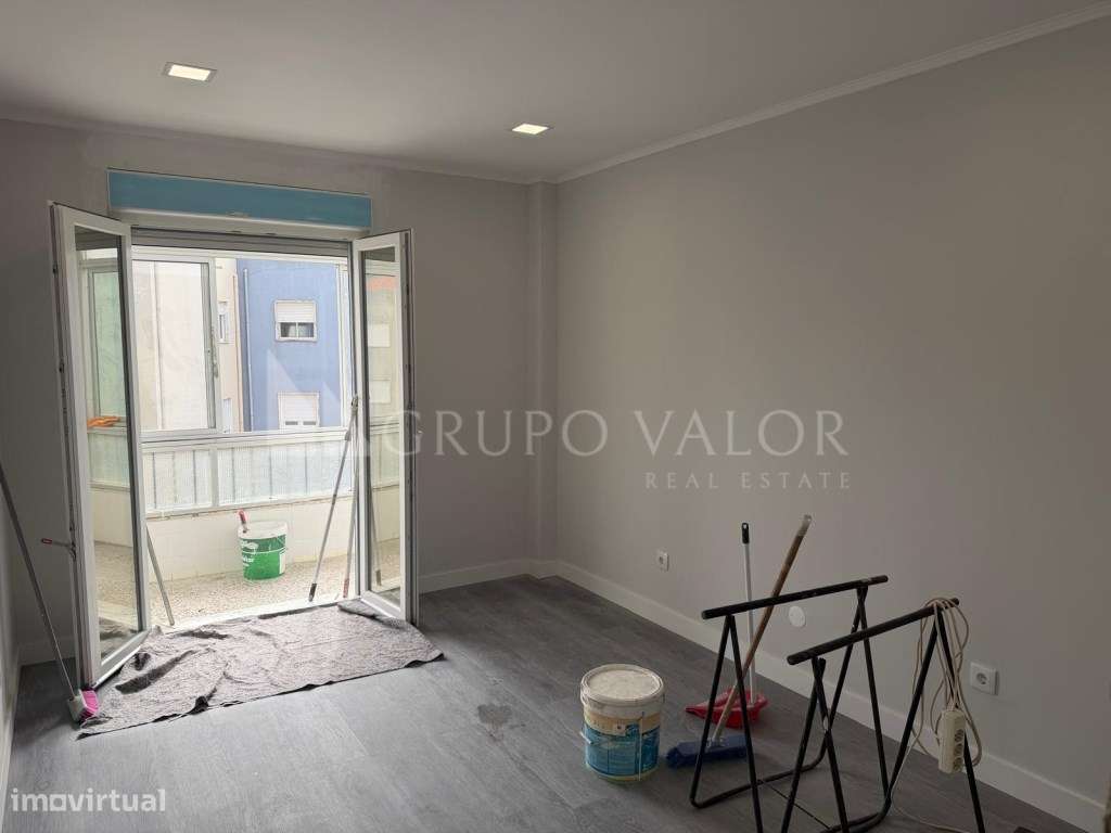 Apartamento T2 em remodelação total com Arrecadação, em Mem Martins-11