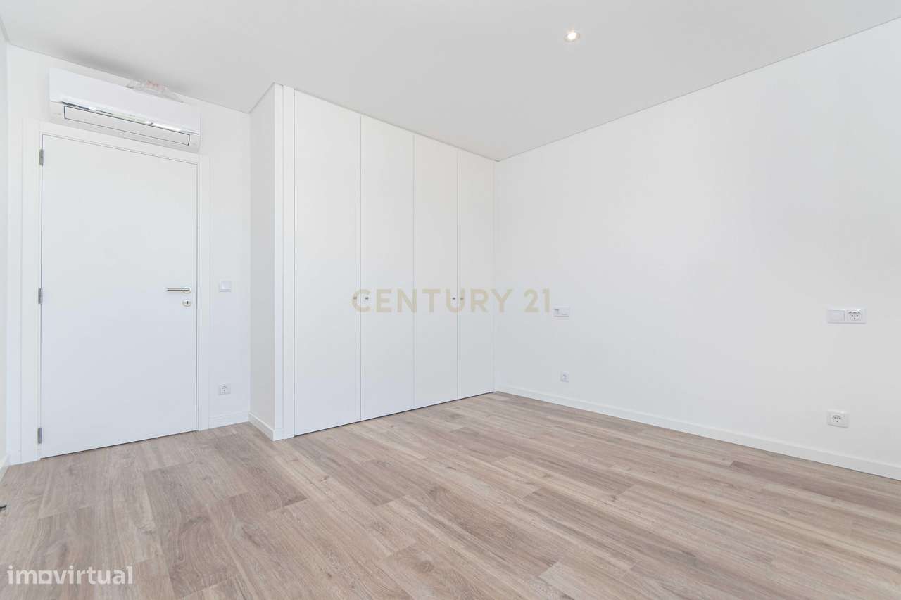 Penthouse T5 de luxo com vista rio – Carnaxide-30