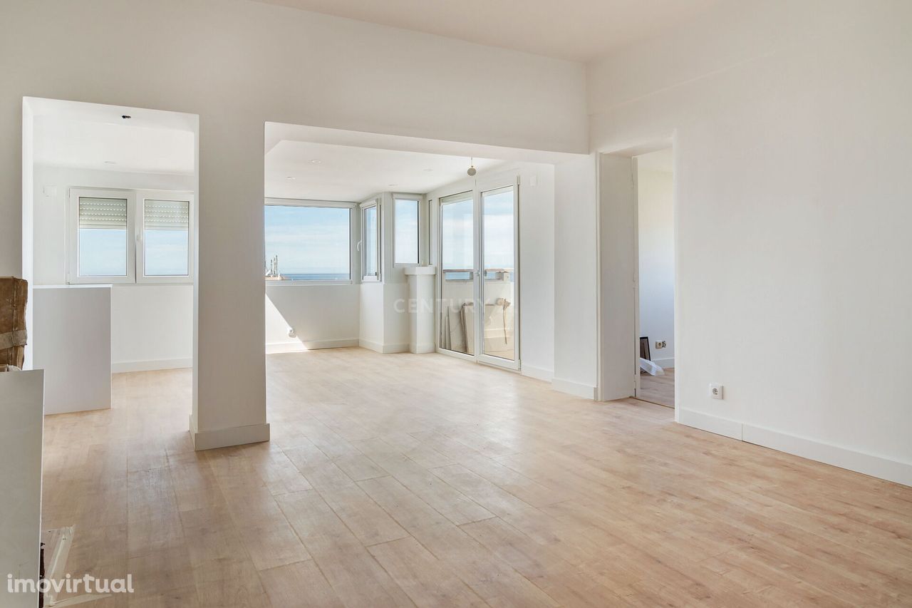 Penthouse T2 com vista panorâmica, na Costa da Caparica, Almada. Em Ve