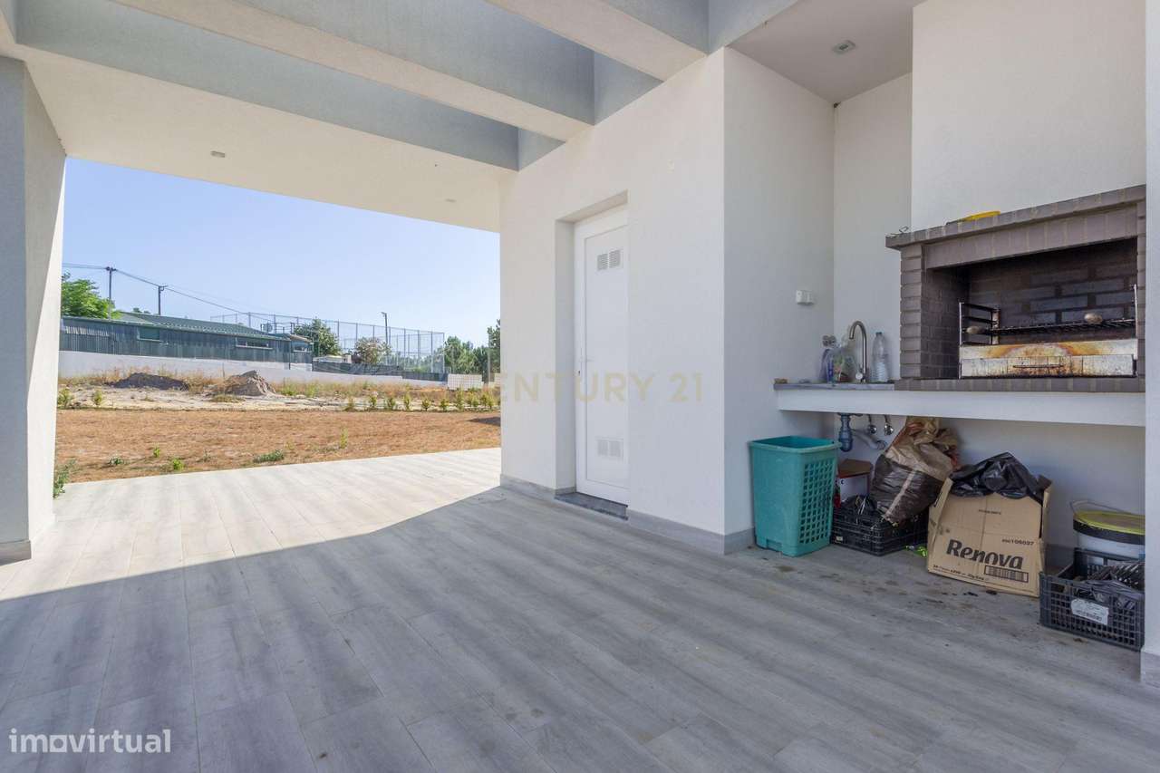 Vila Alegre / Fernão Ferro - Luxuosa moradia isolada térrea de 4 assoa-30