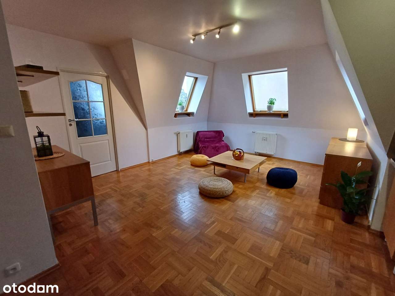 Sprzedam klimatyczne mieszk. mansardowe 2 pok. na Starym Grunwaldzie-0