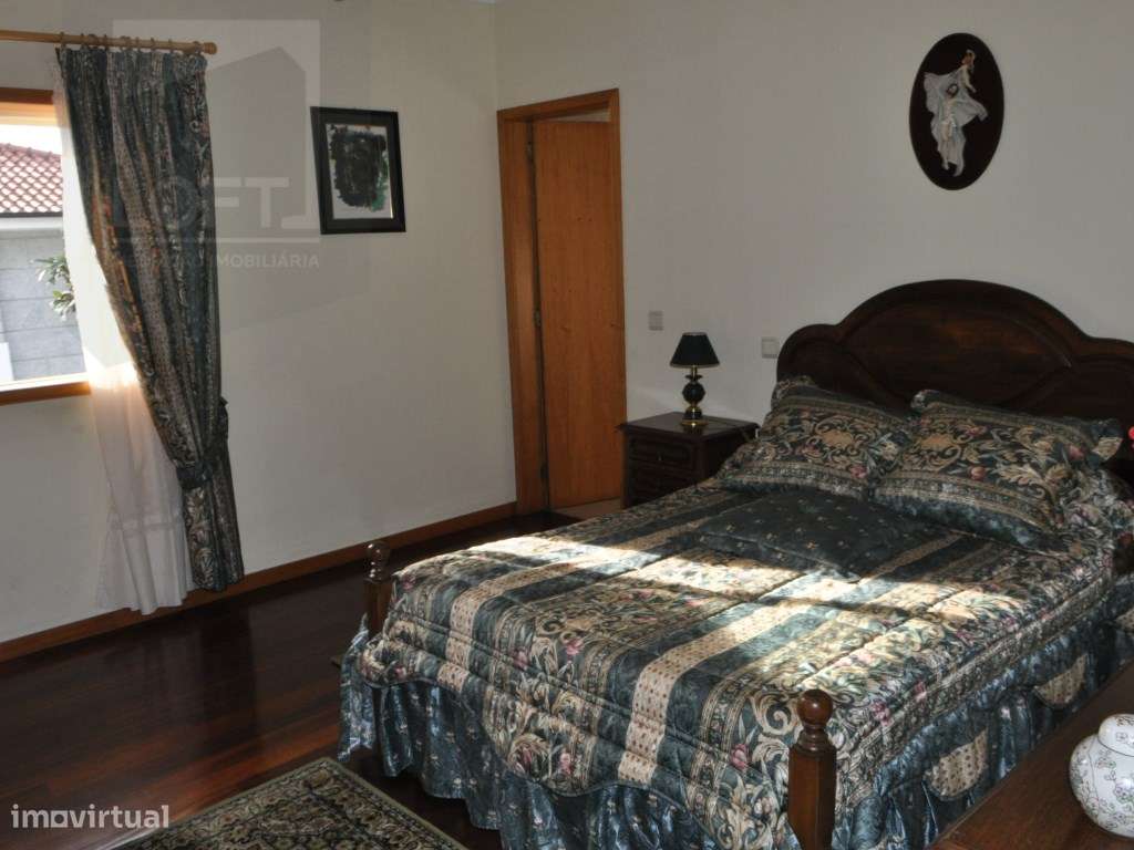 Moradia V4 em Candoso S.Santiago e Mascotelos-21