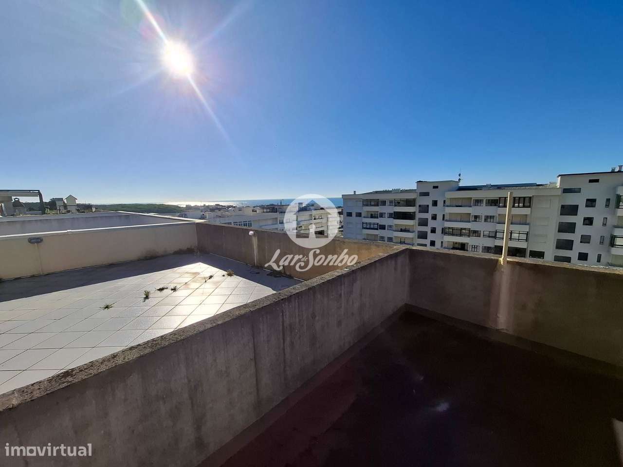 Apartamento T1 com terraço de 50m2 a 500m da praia da Amorosa, Vian... - Grande imagem: 1/10
