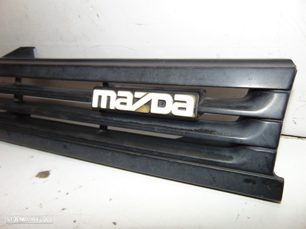 Mazda 323 1988 grelha - 3