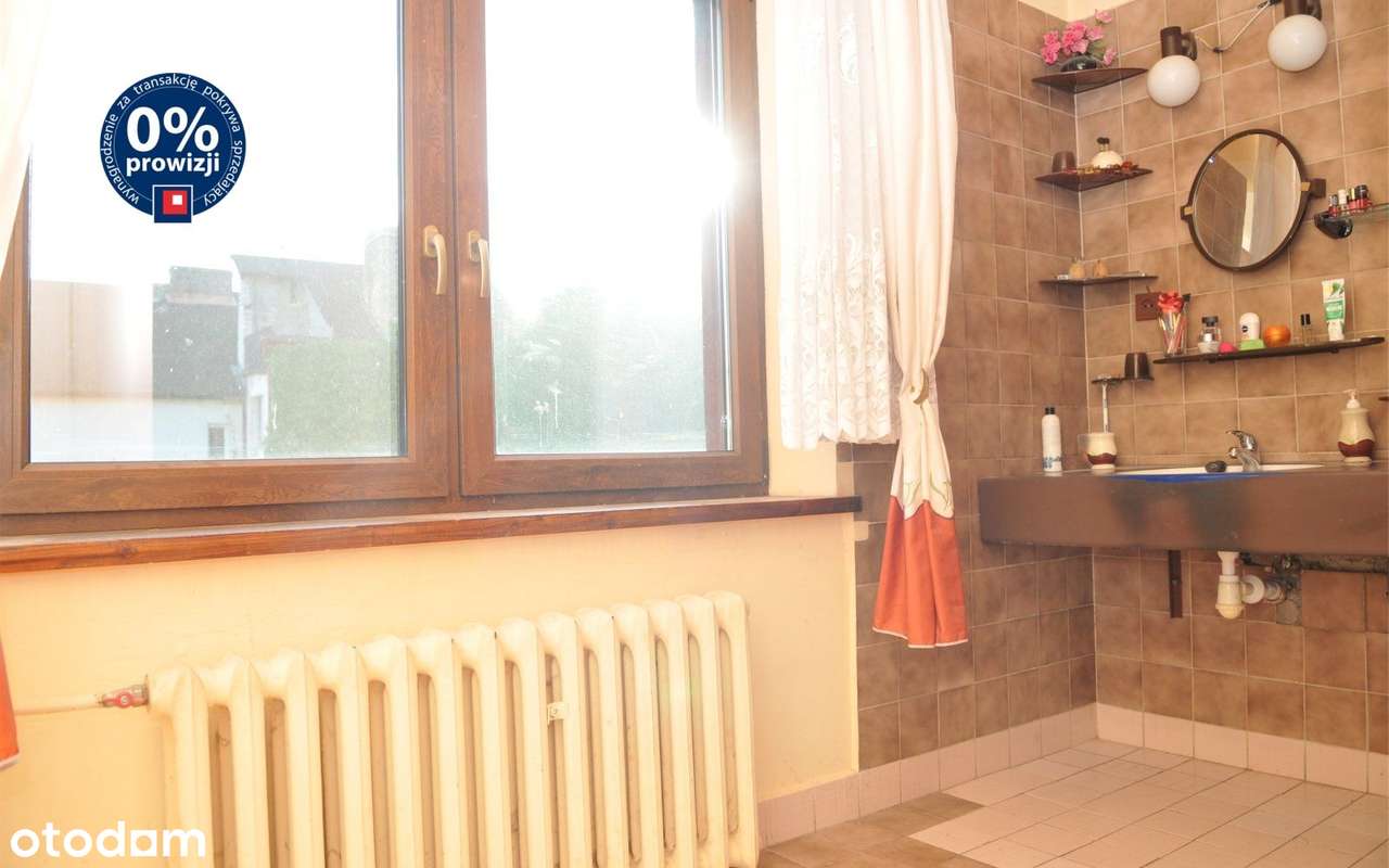 Dom dwurodzinny (3 niezależne wejścia), 300m2, 9 pokoi .-15