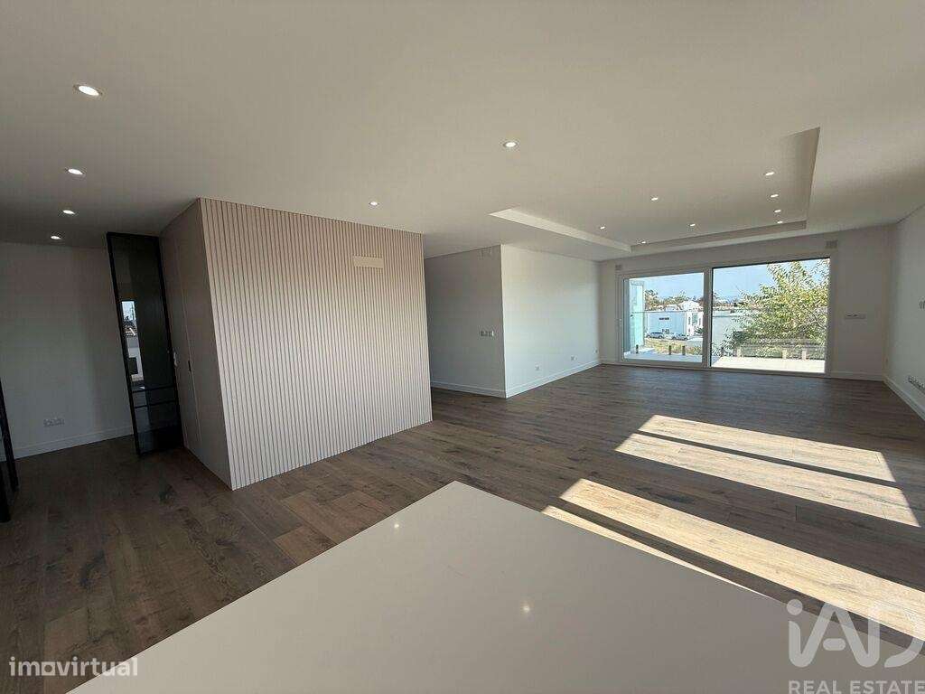 Apartamento T3 em Laranjeiro e Feijó de 159,00 m2 - Grande imagem: 1/29