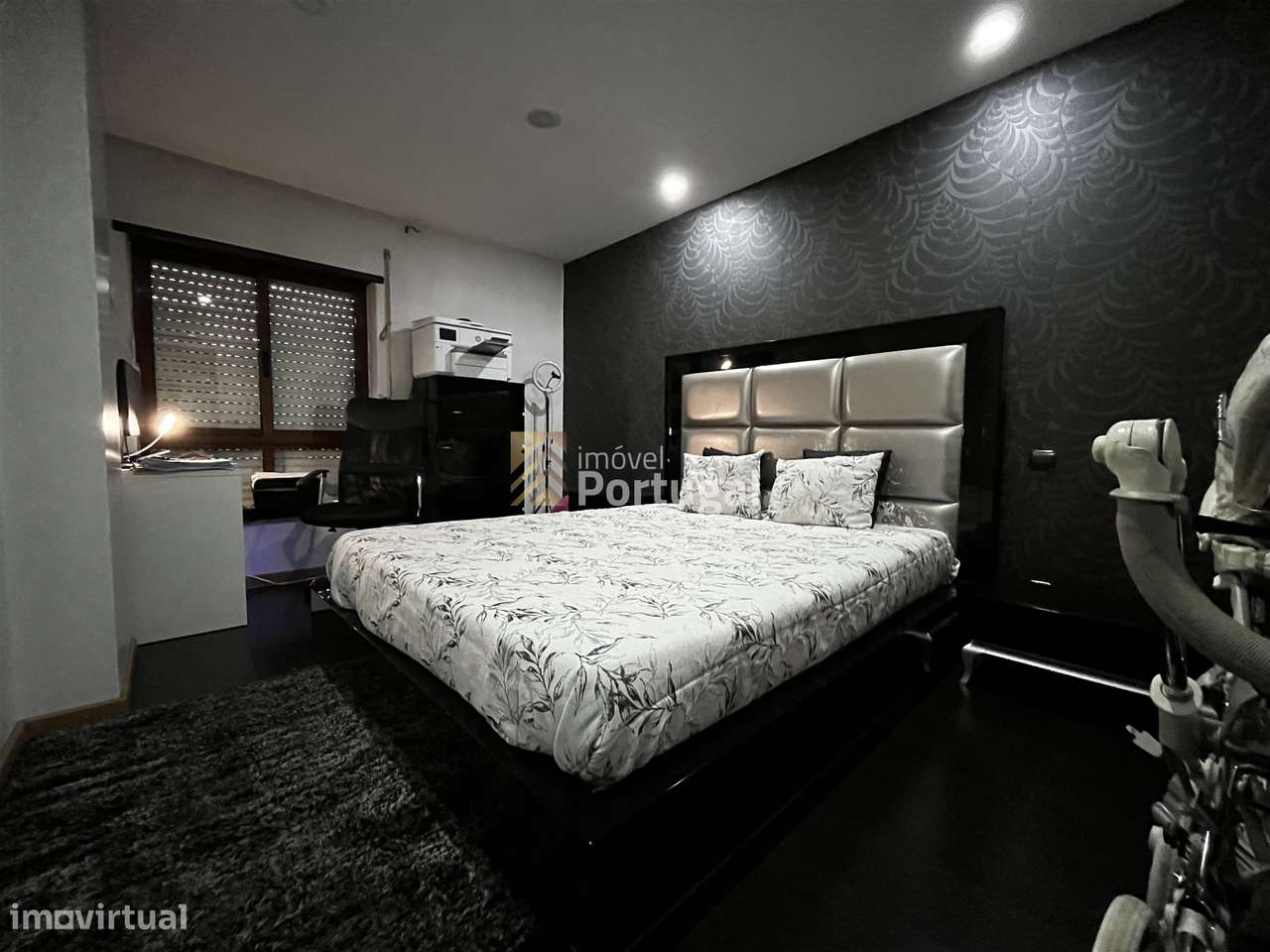 Amplo Ap. T4 Equipado, Prédio com Garagem Box e 2 Elevadores-26