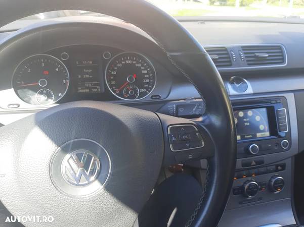 Volkswagen Passat Variant 2.0 TDI Blue TDI Comfortline - 9