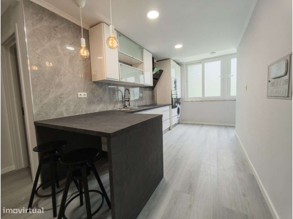 Oportunidade em Benfica! Apartamento T2 Remodelado pronto a habitar...-2