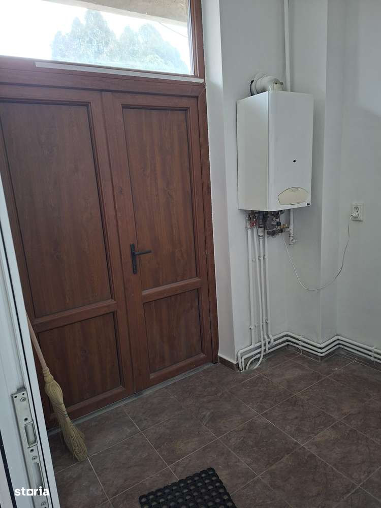 Spatiu comercial centru zona piata - Imagine principală: 3/5