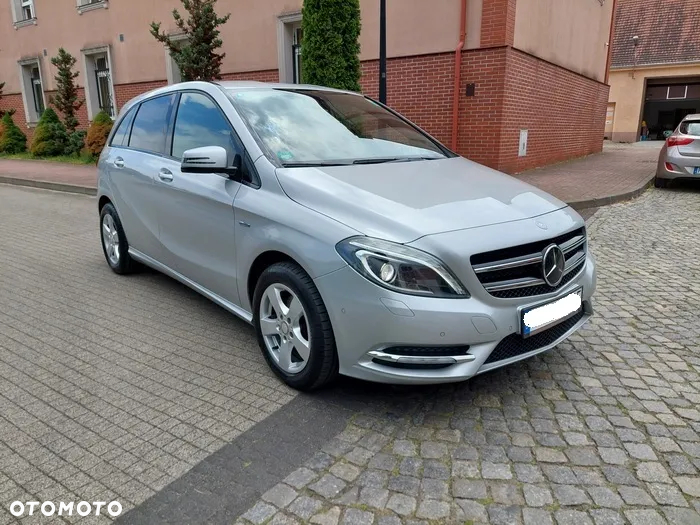 Mercedes-Benz Klasa B 180 (BlueEFFICIENCY) - 2