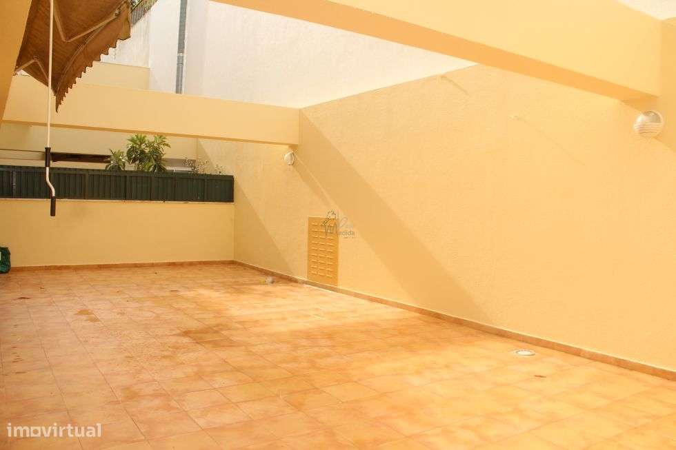 T2 com Terraço, Garagem e arrecadação-5