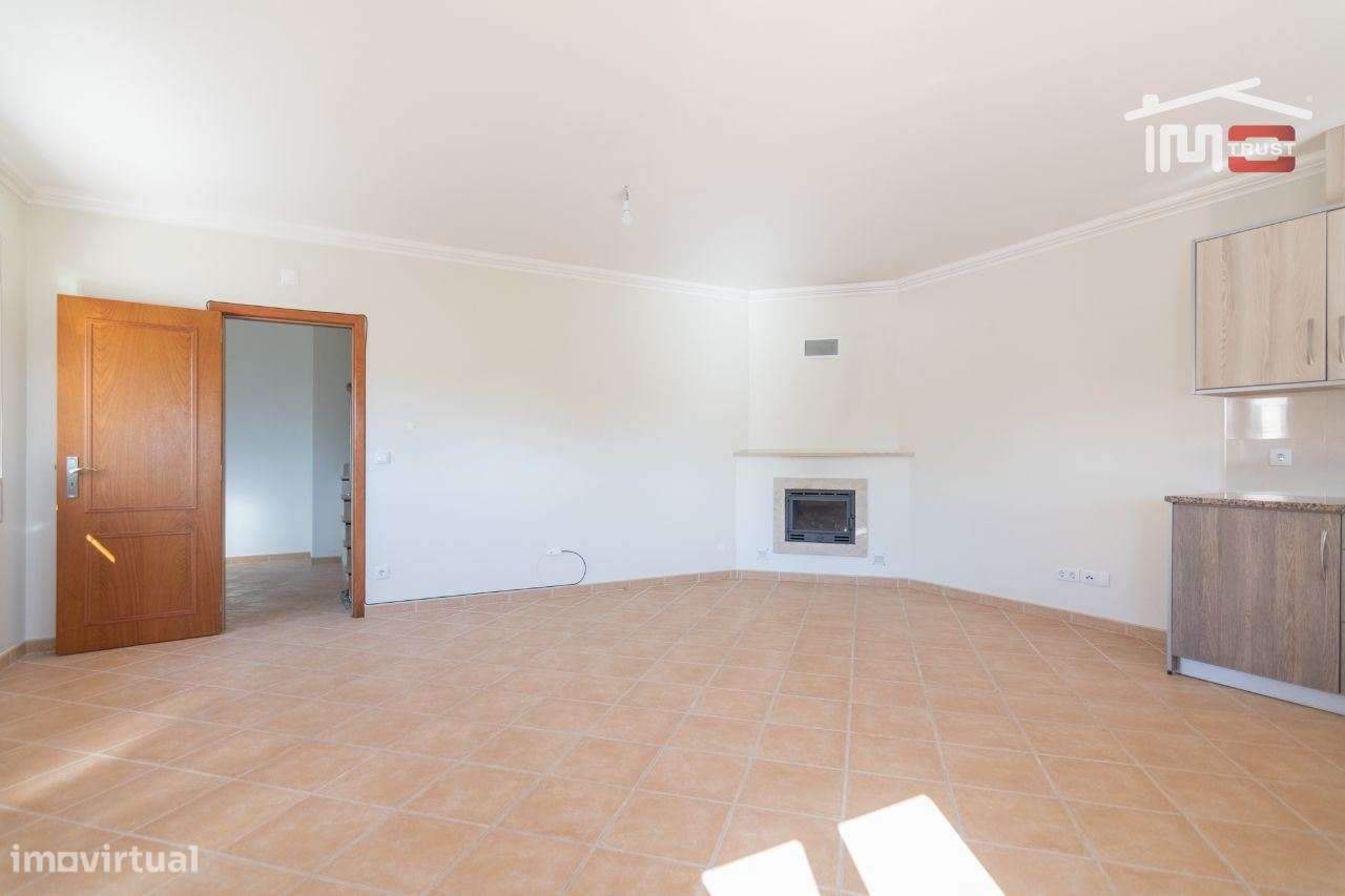 MORADIA T3  R/C E 1º ANDAR COZINHA SEMI EQUIPADA ENTRE FÁTIMA E OUR... - Grande imagem: 5/21