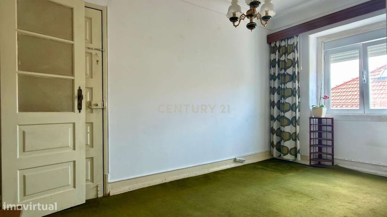 Apartamento T2 para Remodelação, Centro de Almada-5