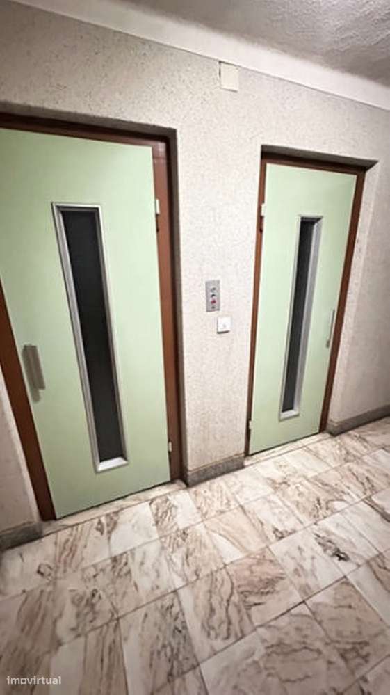 Apartamento T2 à venda na Avenida Santa Maria, Cacem-13